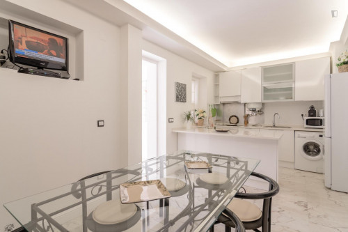 Single bedroom in 6-bedroom apartment  - Gallery -  5