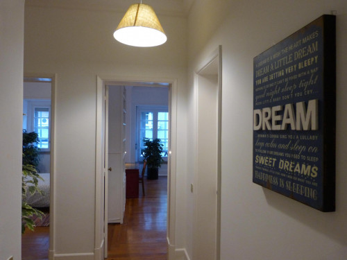 Single bedroom in 6-room apartment in Saldanha