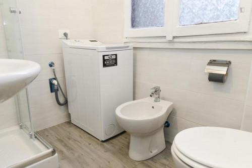 Homely double bedroom in a 4-bedroom apartment near Primaticcio M1 metro station - Gallery - 8