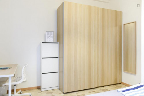 Homely double bedroom in a 4-bedroom apartment near Primaticcio M1 metro station