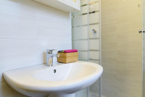 Homely double bedroom in a 4-bedroom apartment near Primaticcio M1 metro station  - Gallery -  5