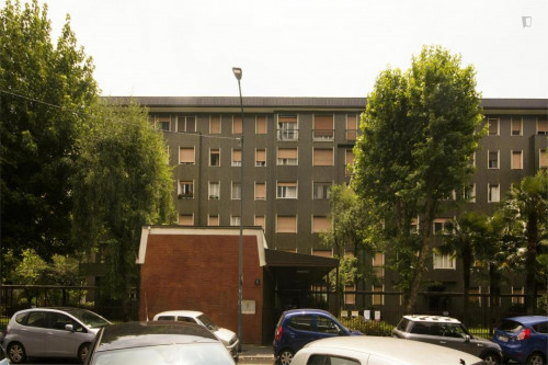 Modern double bedroom in a 3-bedroom apartment near Bande Nere metro station