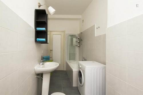 Modern double bedroom in a 3-bedroom apartment near Bande Nere metro station  - Gallery -  5