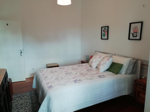 Quato de casal nas Amoreiras