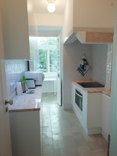 Quato de casal nas Amoreiras