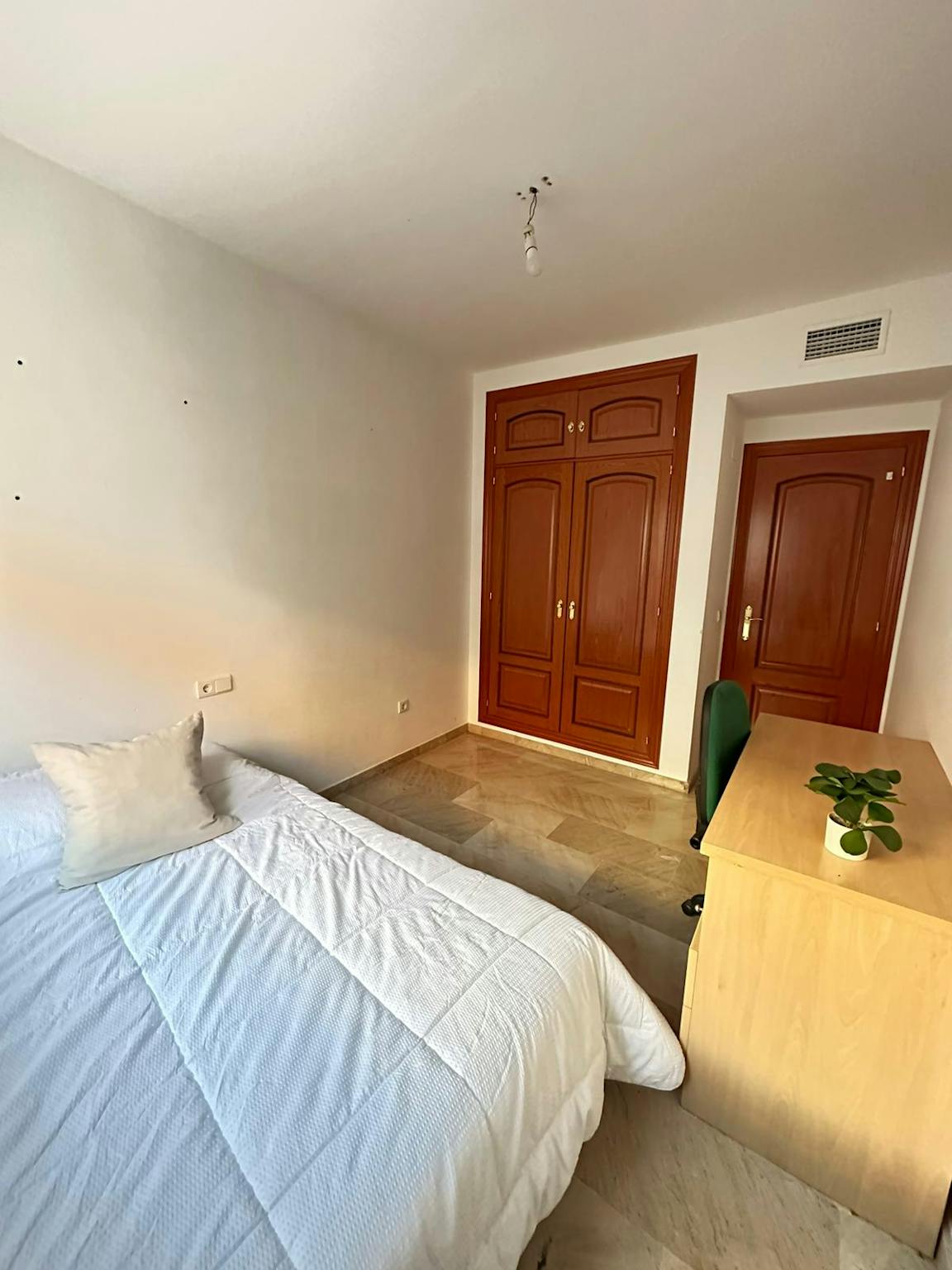  Private Room  -  Calle María Malibrán, Córdoba  - Gallery -  1
