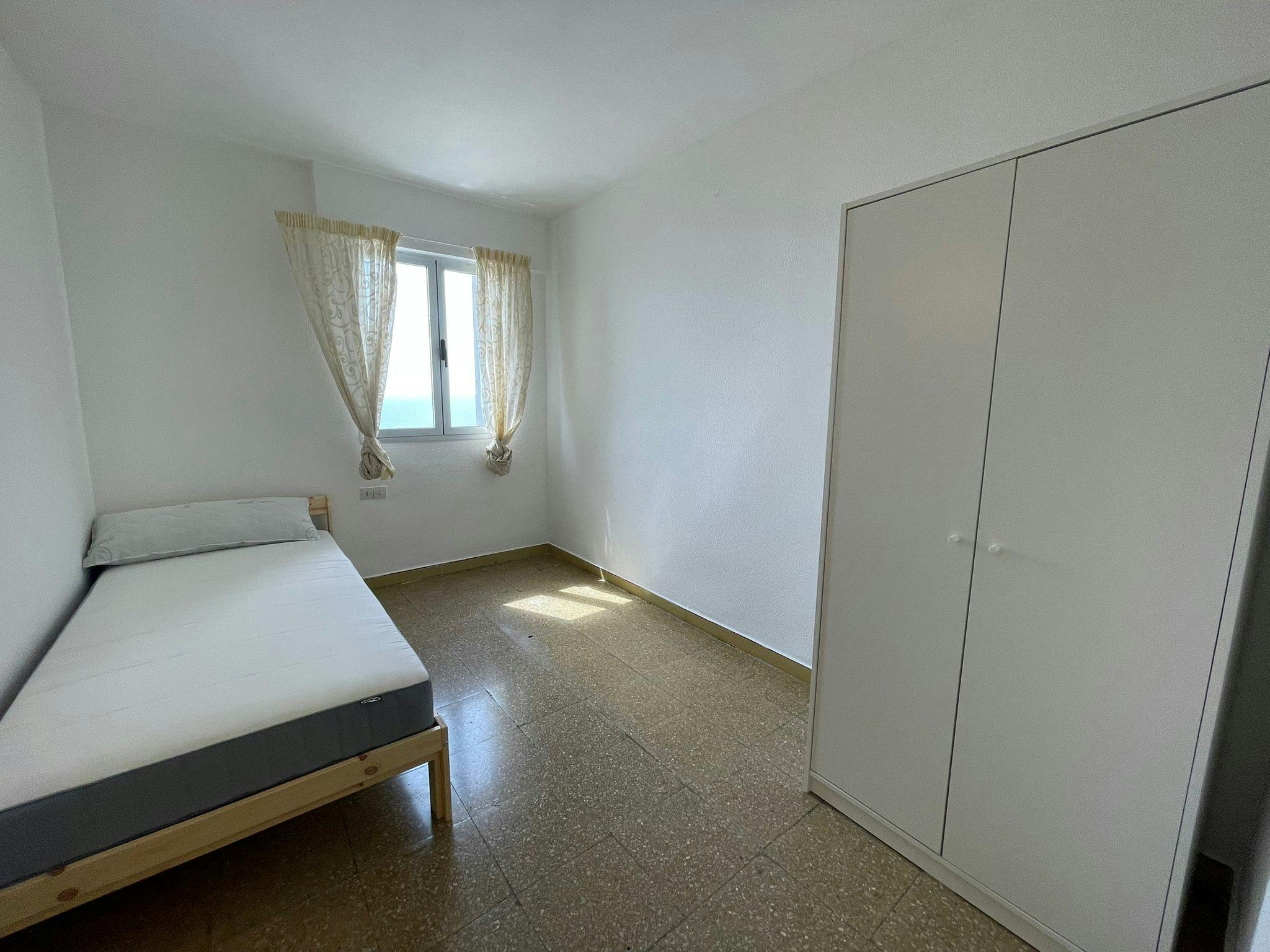 Private Room - Avenida Eufemiano Jurado, Las Palmas de Gran Canaria - Gallery - 1