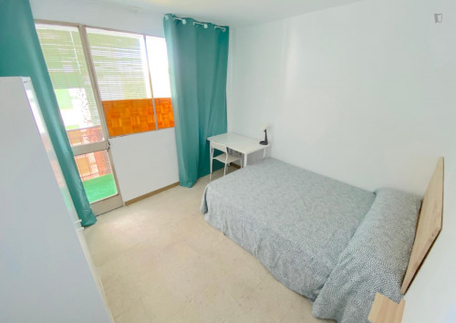 Premium sunny room near center with private terrace, double bed, WIFI and TV