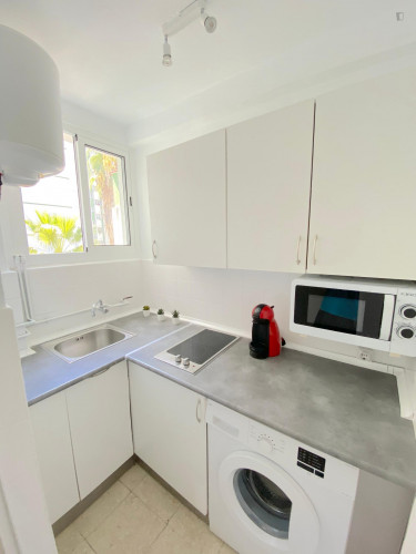 Premium sunny room near center with double bed, WIFI and TV for students  - Gallery -  5