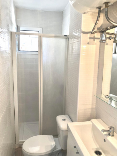 Premium sunny room near center with double bed, WIFI and TV for students - Gallery - 8