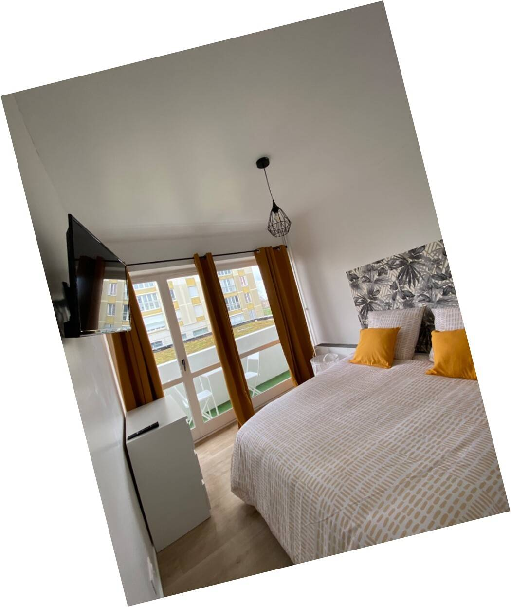 Room 1 - 1