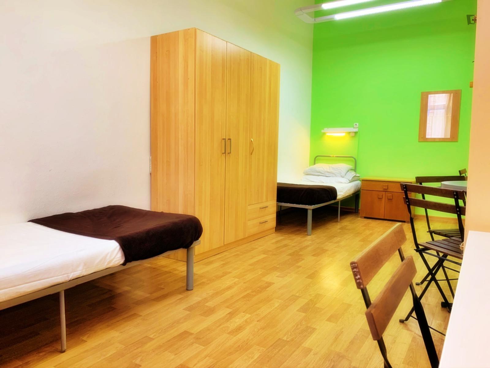 Inviting Twin Bedroom Near Boráros Tér Station - Inviting twin bedroom near Boráros tér station - Gallery - 1