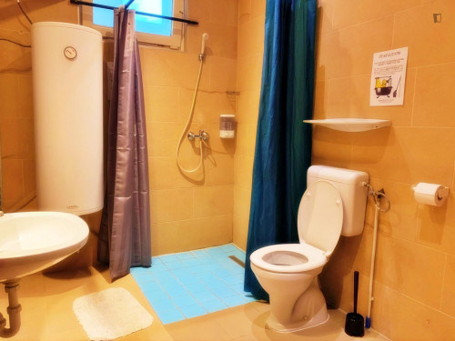 Neat ensuite twin bedroom near Boráros tér station  - Gallery -  5