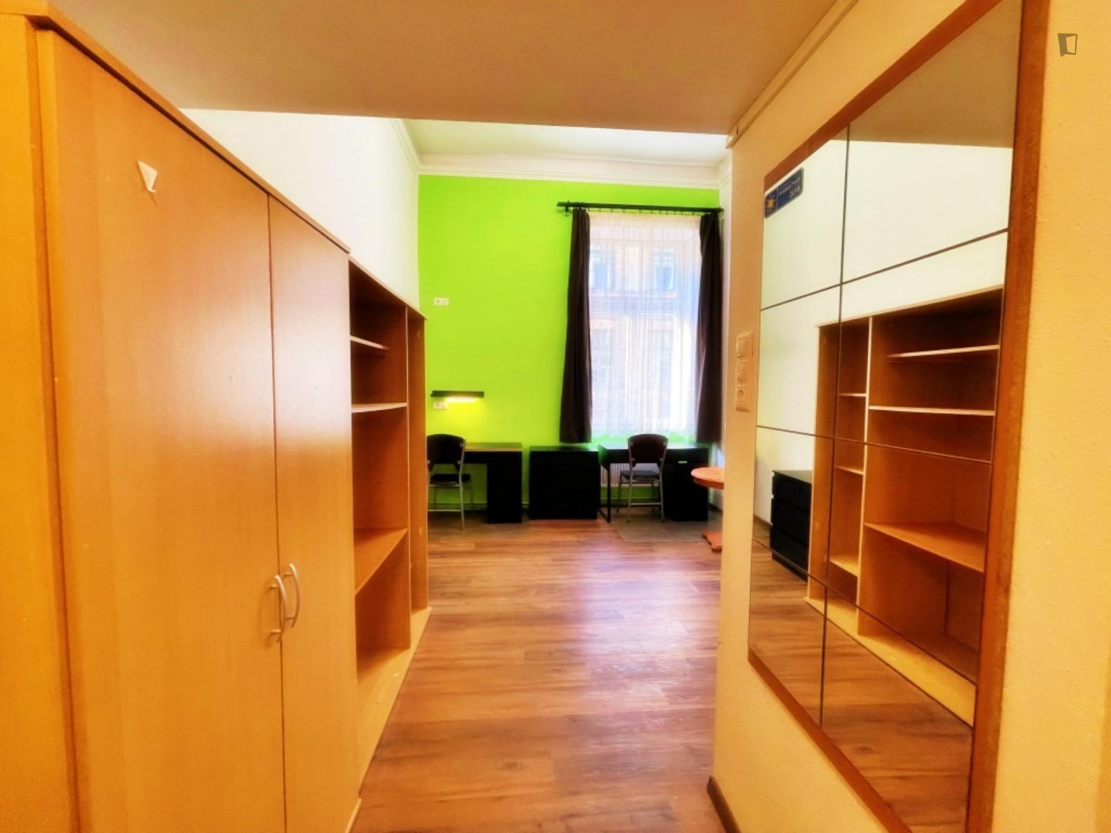 Neat Ensuite Twin Bedroom Near Boráros Tér Station - Neat ensuite twin bedroom near Boráros tér station - Gallery - 1