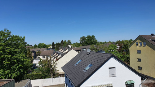 Moderne Dachgeschoßwohnung mit Homeoffice– ruhig & zentral zwischen Köln/Düsseldorf