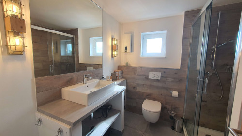 Moderne Dachgeschoßwohnung mit Homeoffice– ruhig & zentral zwischen Köln/Düsseldorf