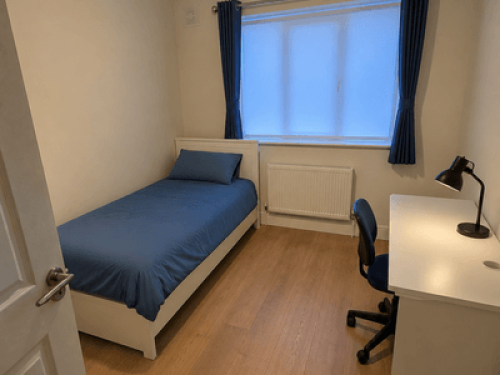 Room to rent in family home