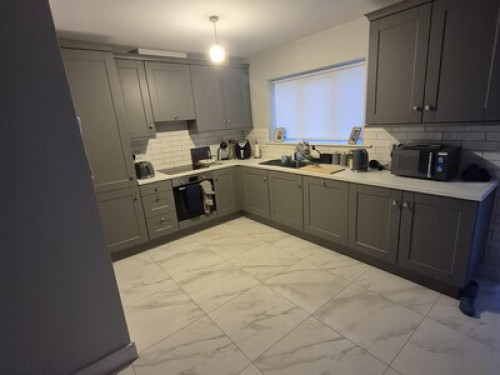 Room to rent in family home