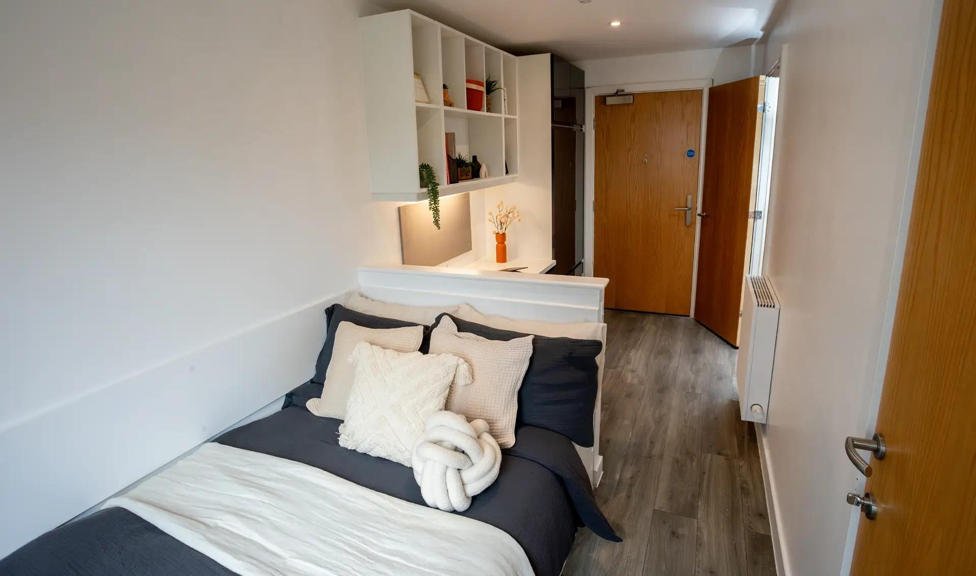 Two Bed Club Apartment - Palamon Court - Gallery - 2