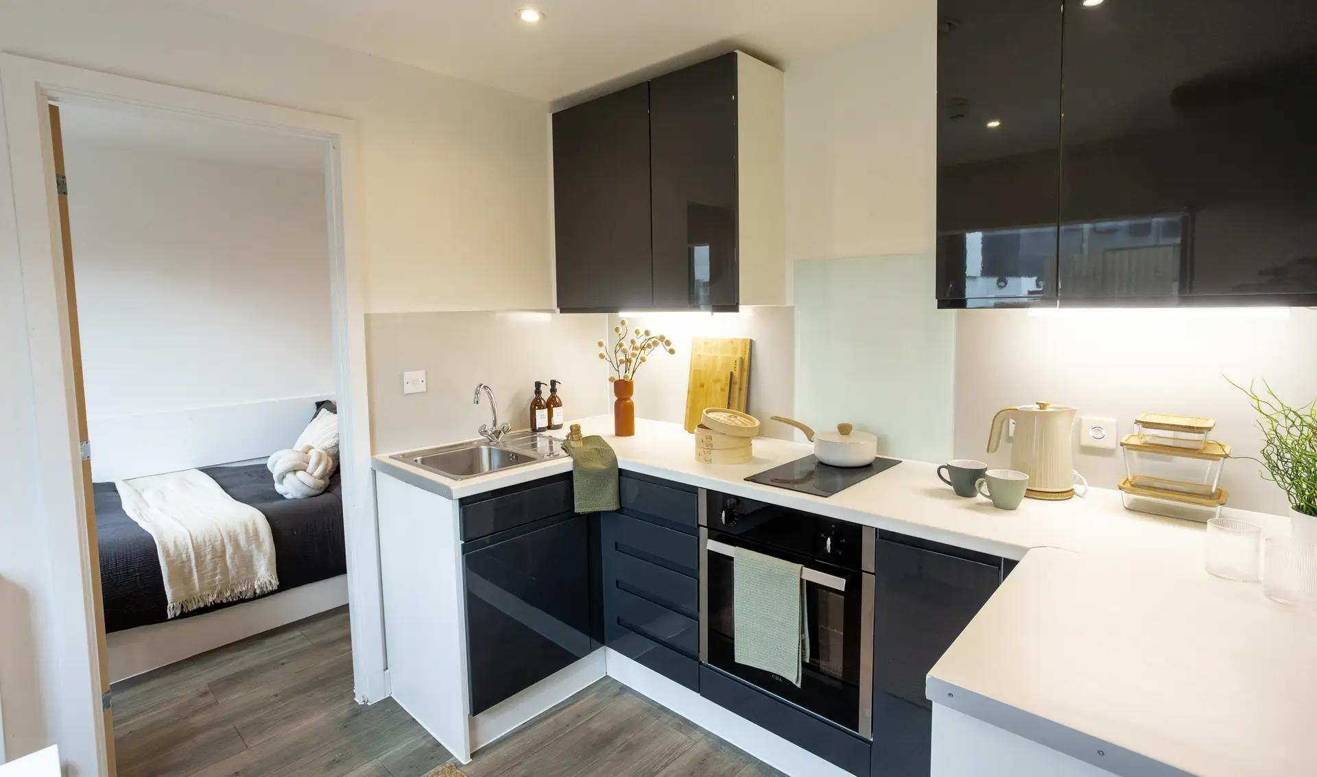 Two Bed Club Apartment - Palamon Court - Gallery - 3