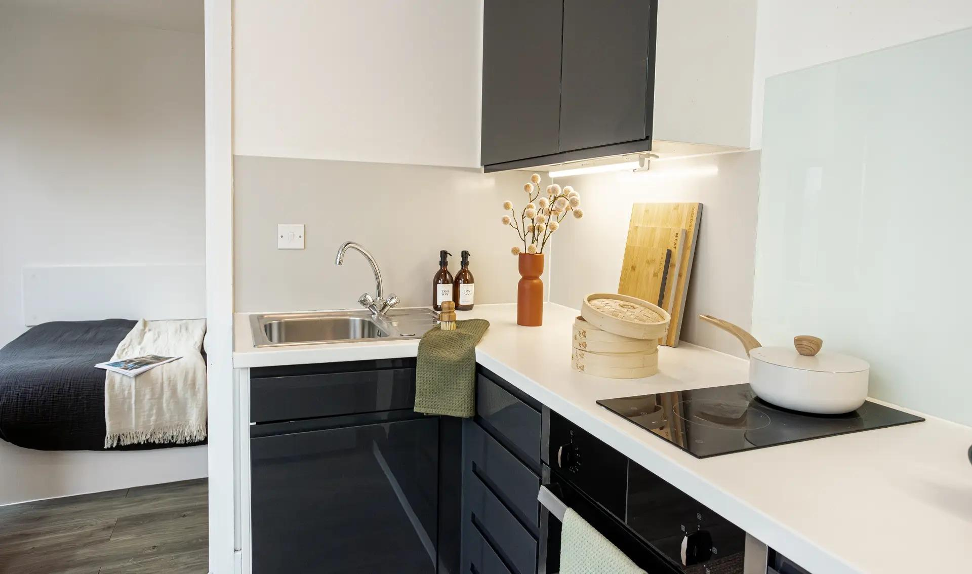Two Bed Club Apartment - Palamon Court - Gallery - 4