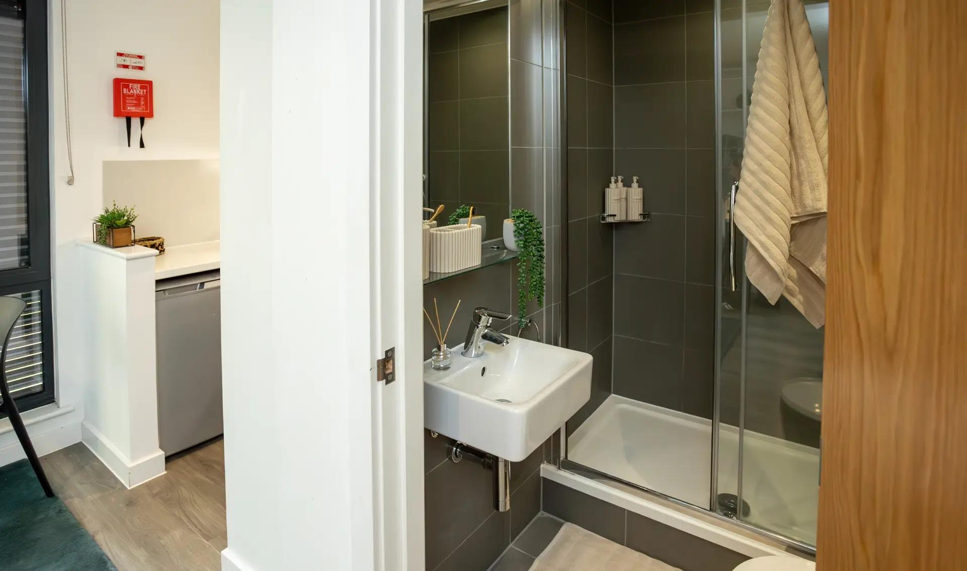 Luxe Plus Studio - Palamon Court - Gallery - 5