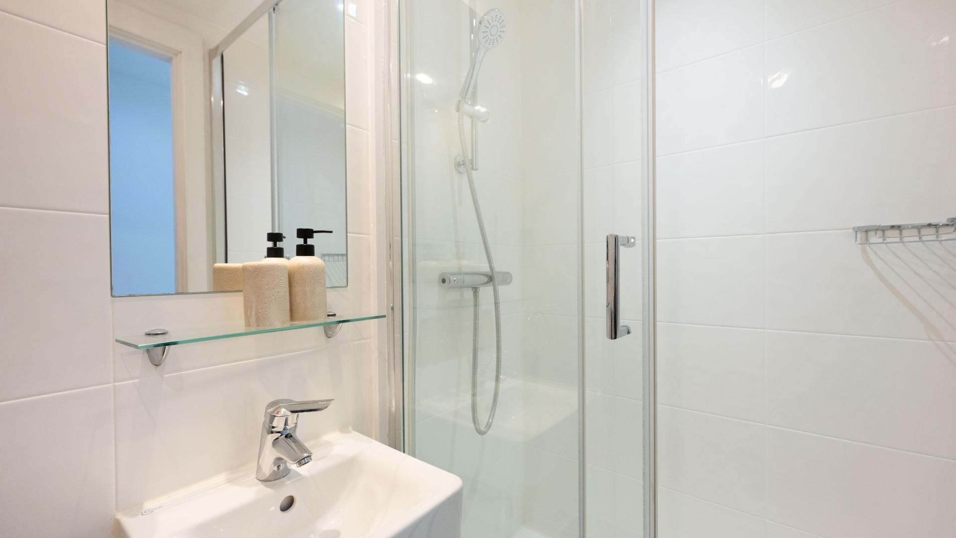 Club En-Suite - 6