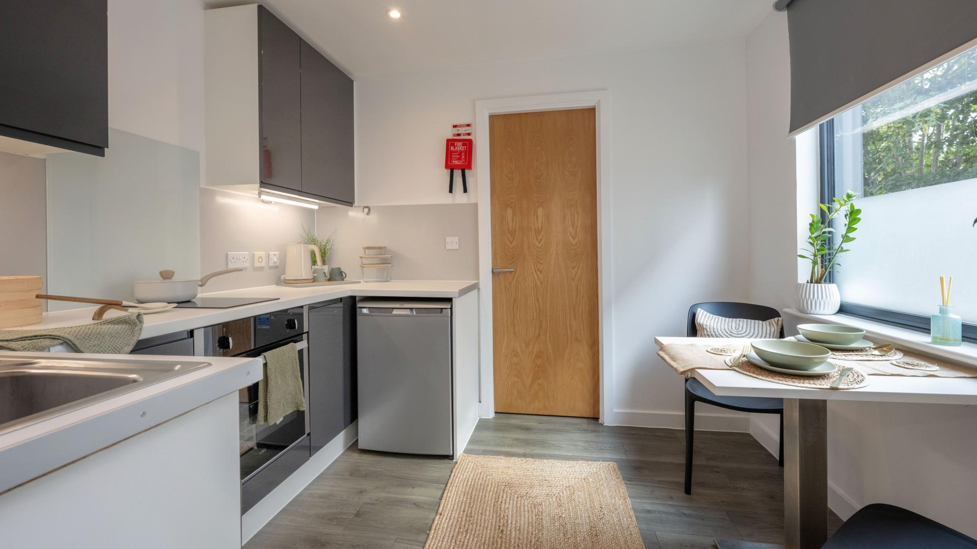 Two Bed Club Flat - 5