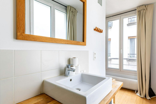 Rue du Faubourg Saint-Martin, Paris - Gallery - 9