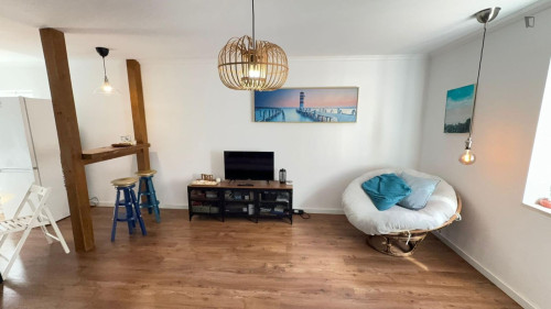 Thrilling 2 Bedroom Apartment close to  Praca do Quebedo Train Station 