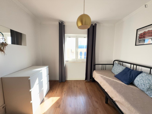 Thrilling 2 Bedroom Apartment close to  Praca do Quebedo Train Station 