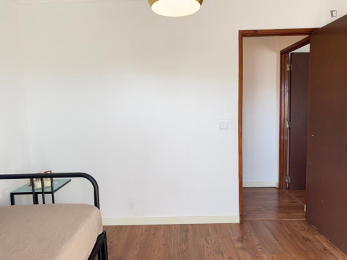 Thrilling 2 Bedroom Apartment close to  Praca do Quebedo Train Station 