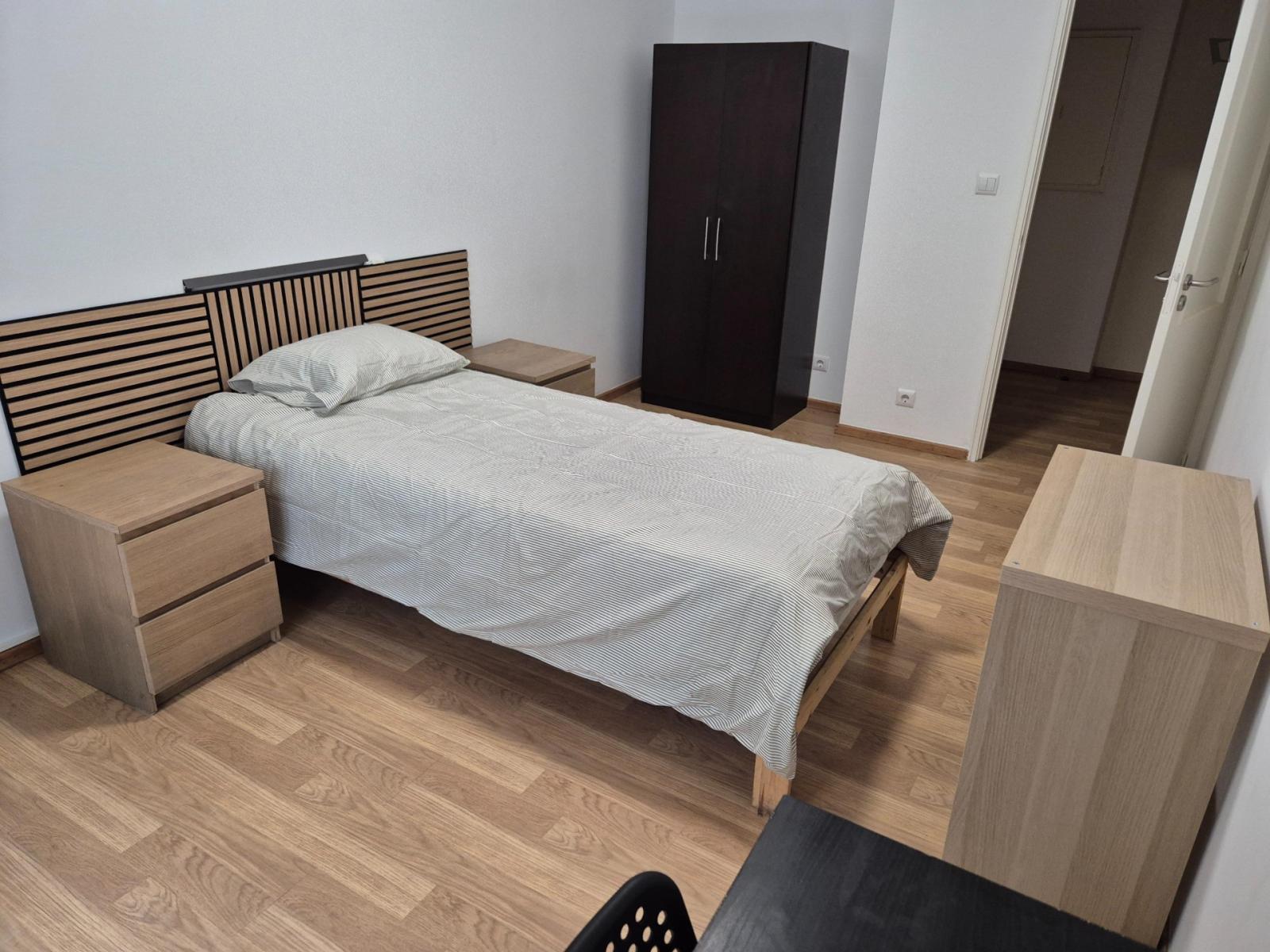 Nice Single Bedroom Close To Viriato Monument - Nice Single Bedroom close to Viriato Monument - Gallery - 1