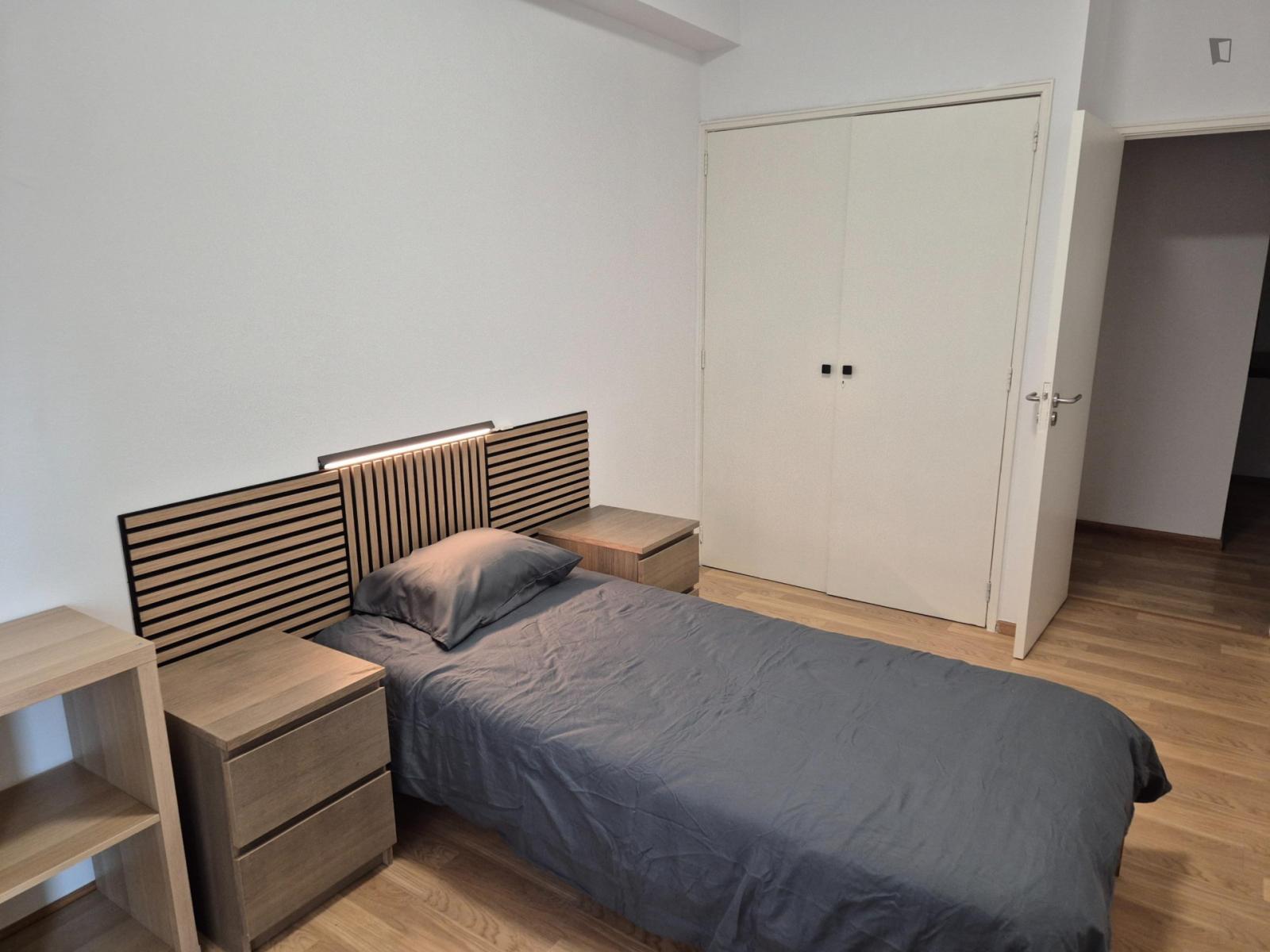 Tempting Single Bedroom Close To Polytechnic Institute Of Viseu - Tempting Single Bedroom close to Polytechnic Institute of Viseu - Gallery - 1