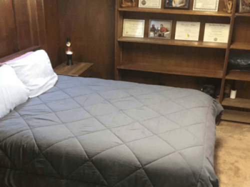 Charming Bedroom & Private Bathroom - Gallery - 14