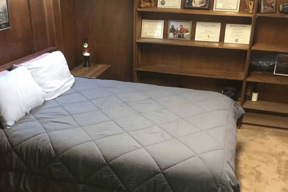 Comfy Bedroom & Private Bathroom(Full Room) - 1
