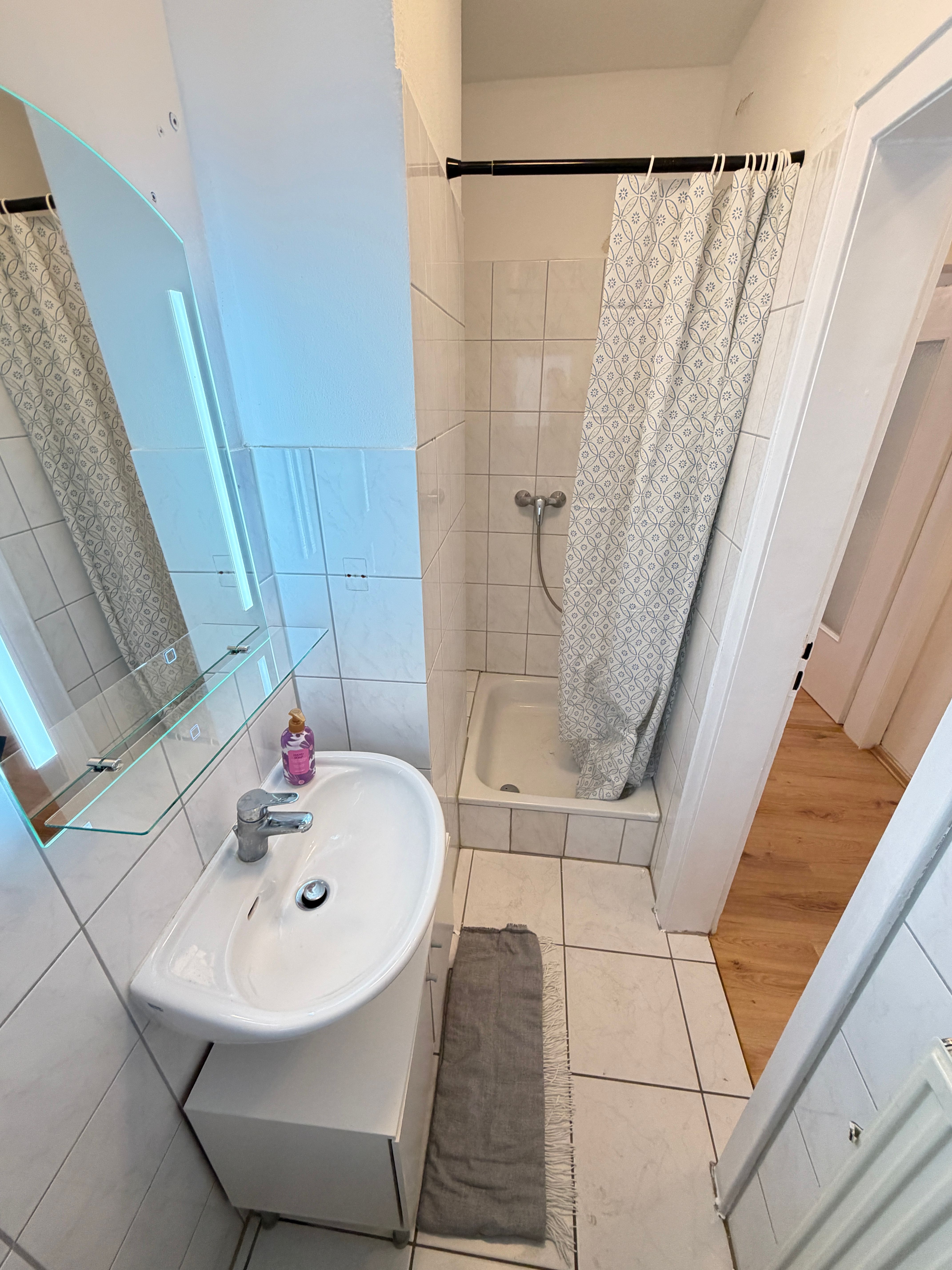 *City Apartment* -Apartment Möbliert All-In* - 6