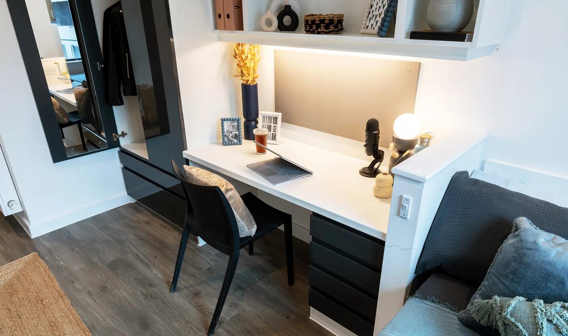 Luxe En-Suite - 7