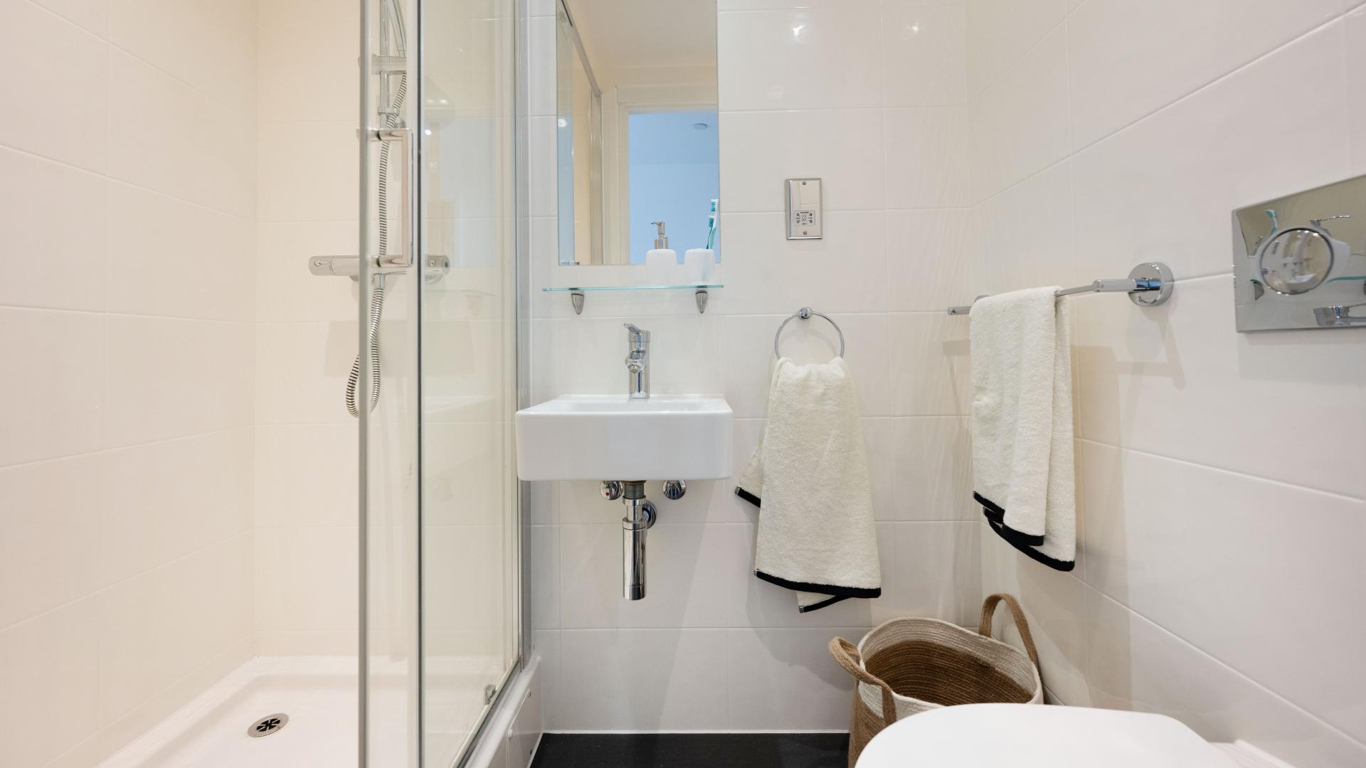 Luxe En-Suite - 3