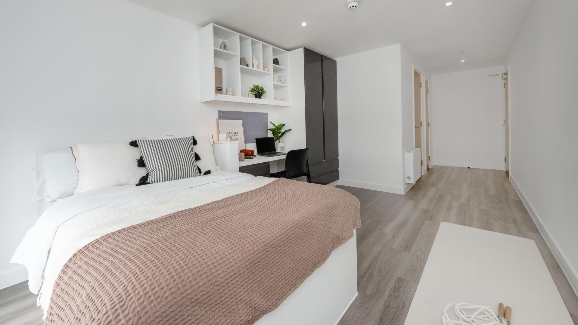 Luxe En-Suite - 2