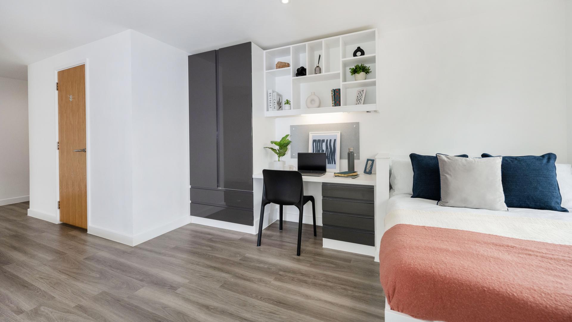 Elite En-Suite - 3