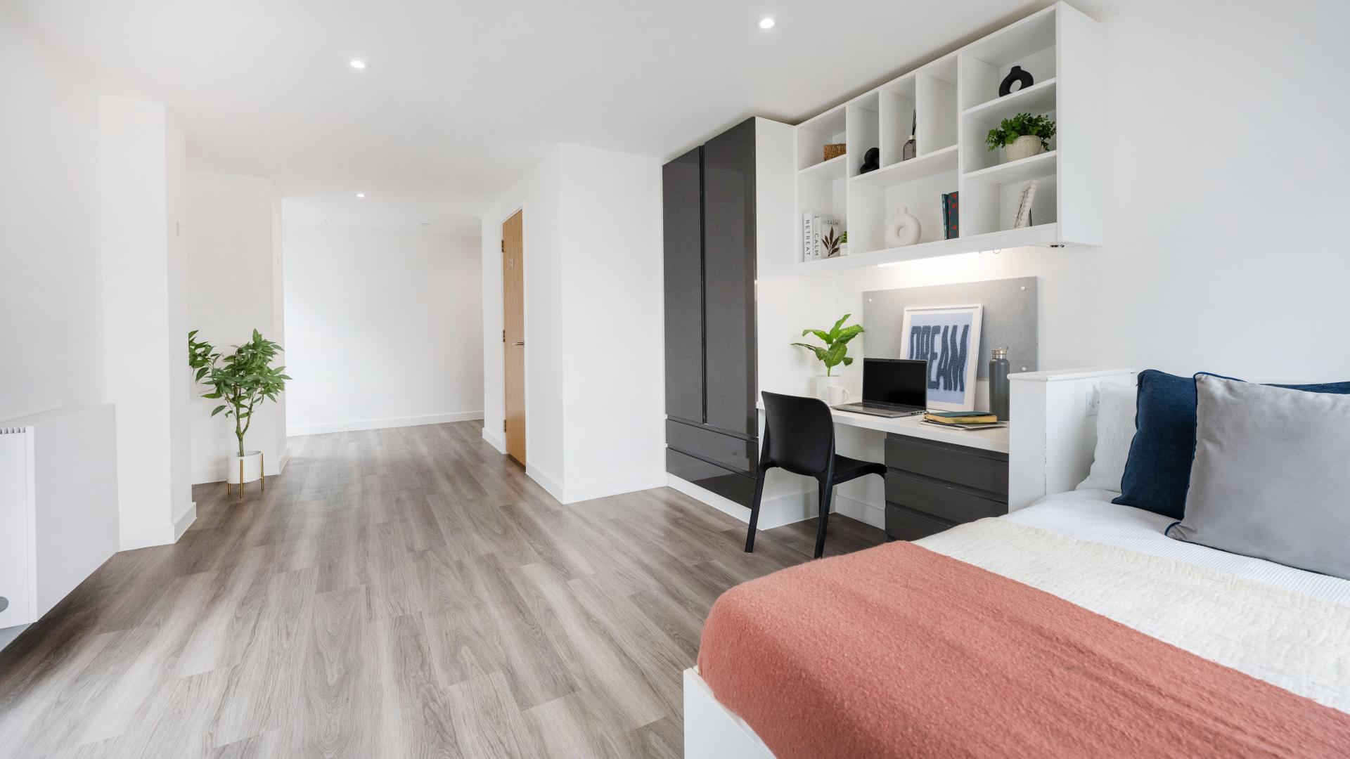 Elite En-Suite - 4