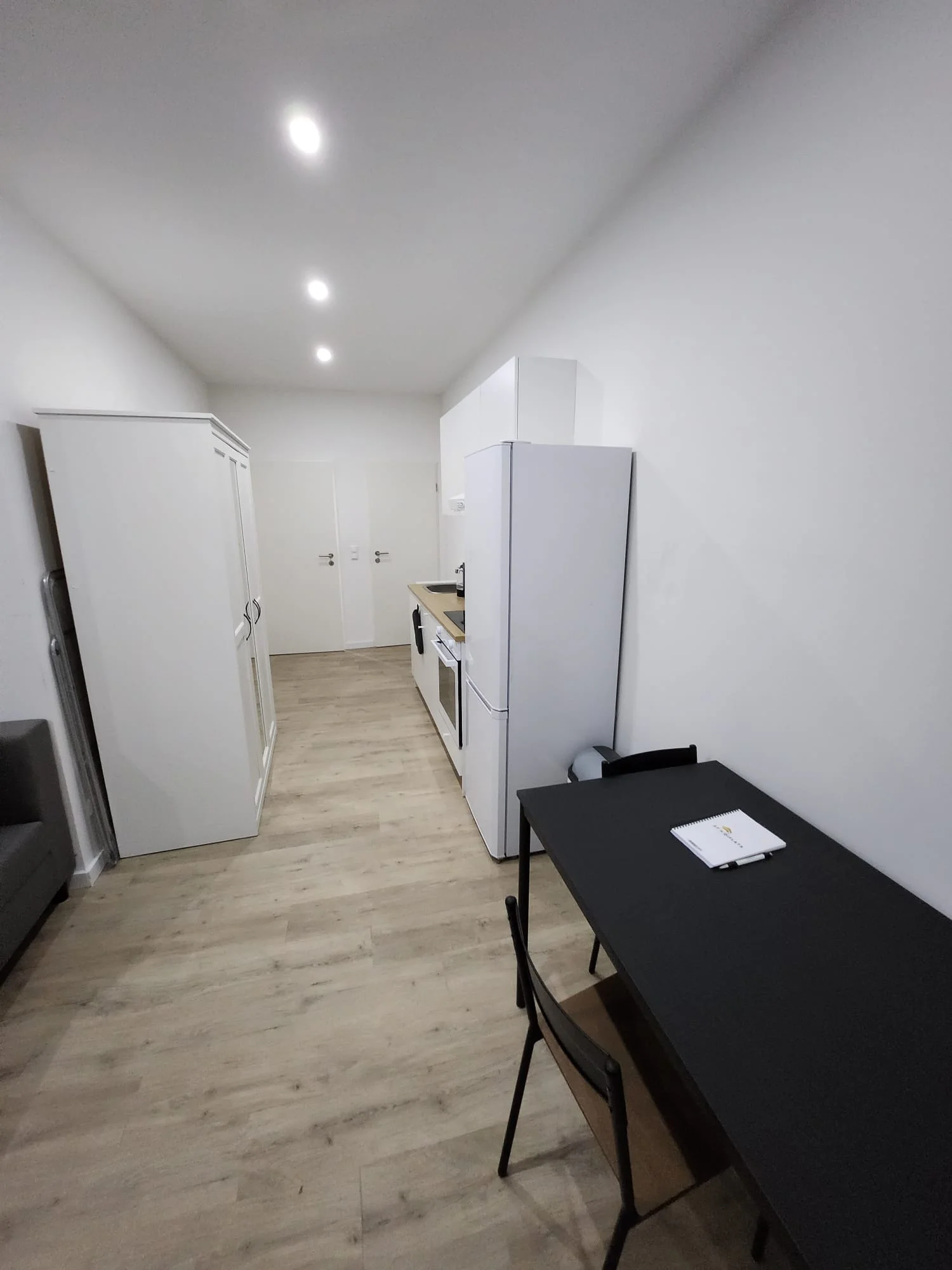 Shared Apartment - 5