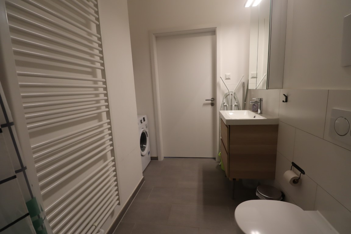 Shared Apartment - 6