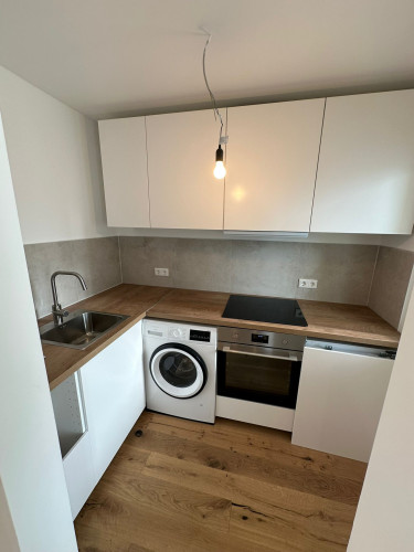 Newly Renovated 2-Room Apartment with Furnishing - Gallery - 7