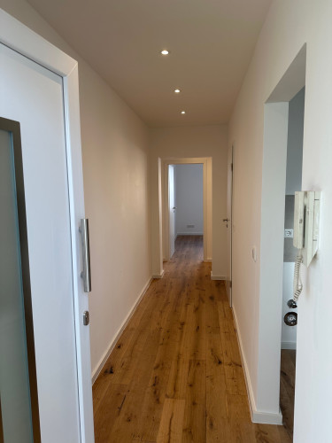 Newly Renovated 2-Room Apartment with Furnishing