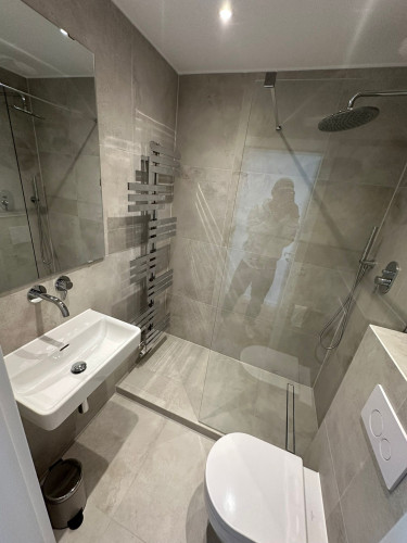 Newly Renovated 2-Room Apartment with Furnishing - Gallery - 10