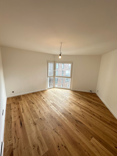 Newly Renovated 2-Room Apartment with Furnishing