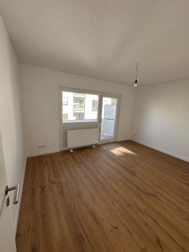 Newly Renovated 2-Room Apartment with Furnishing - Gallery - 6
