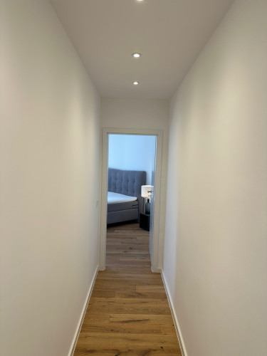 Newly Renovated 2-Room Apartment with Furnishing - Gallery - 11